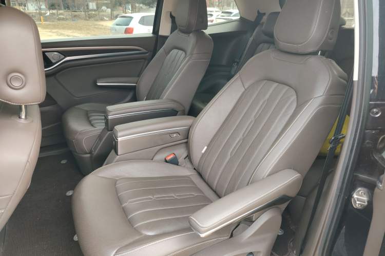 Used Volkswagen Viloran 2020 330TSI Luxury Edition Interior 4