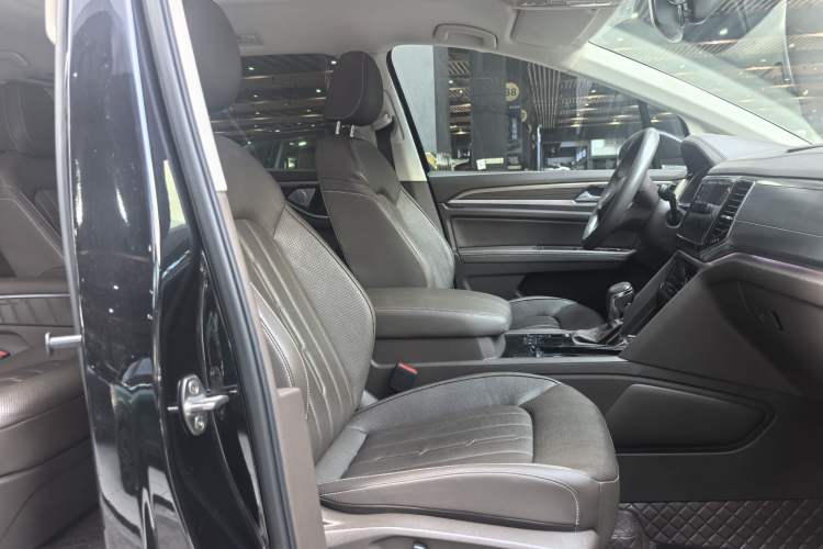 Used Volkswagen Viloran 2020 330TSI Luxury Edition Interior 9