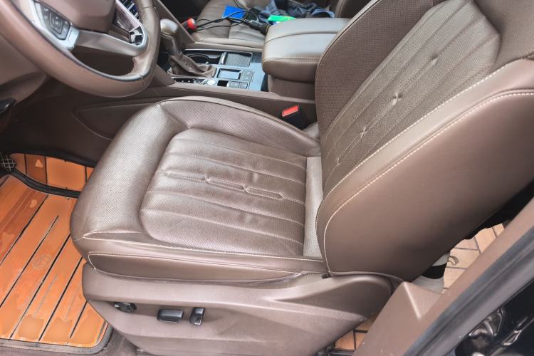 Used Volkswagen Viloran 2020 330TSI Luxury Edition Left Front Seat
