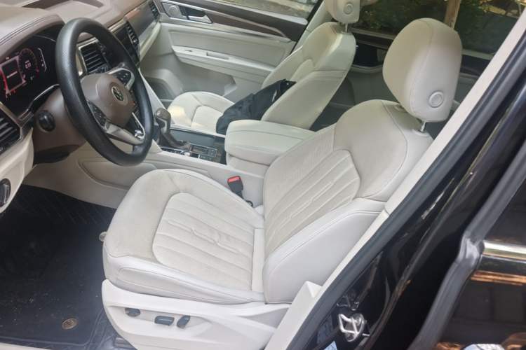 Used Volkswagen Viloran 2020 330TSI Luxury Edition Left Front Seat
