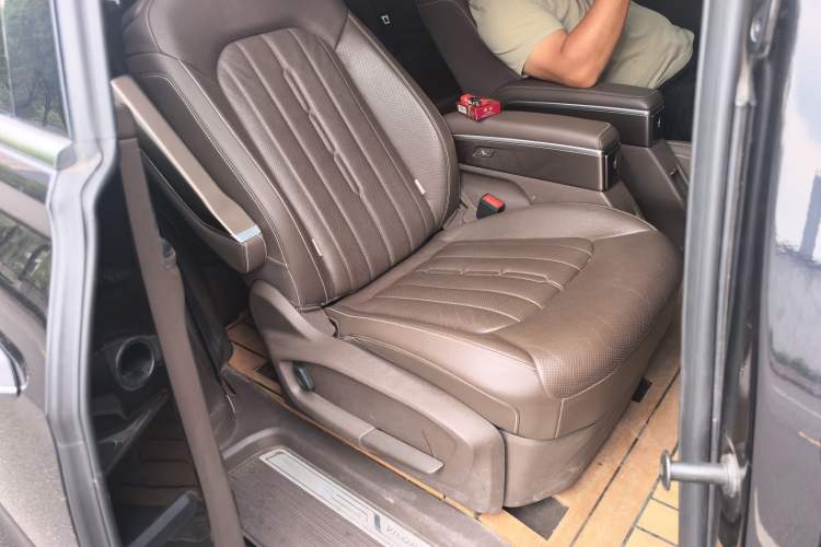 Used Volkswagen Viloran 2020 330TSI Luxury Edition Left Rear Seat