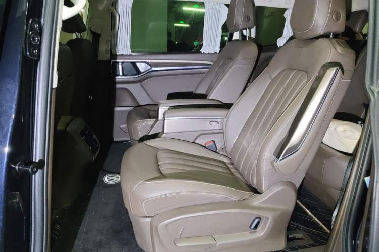 Used Volkswagen Viloran 2020 330TSI Luxury Edition Left Rear Seat