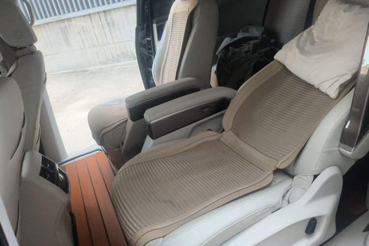 Used Volkswagen Viloran 2020 330TSI Luxury Edition Left Rear Seat