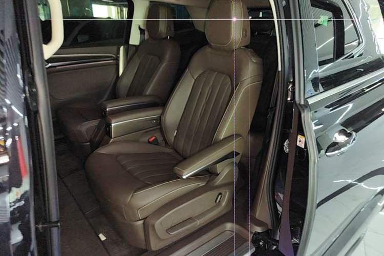 Used Volkswagen Viloran 2020 330TSI Luxury Edition Left Rear Seat