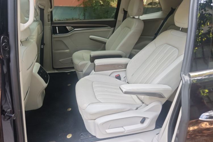 Used Volkswagen Viloran 2020 330TSI Luxury Edition Left Rear Seat