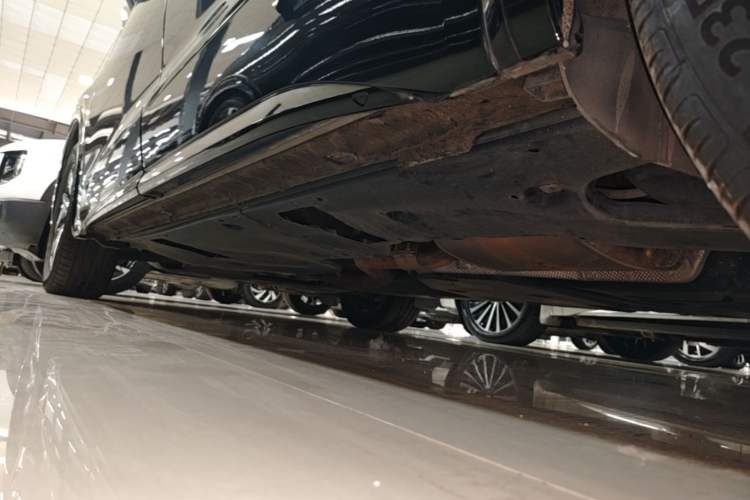 Used Volkswagen Viloran 2020 330TSI Luxury Edition Left Side Sill
