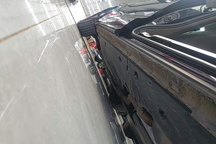 Used Volkswagen Viloran 2020 330TSI Luxury Edition Left Side Sill