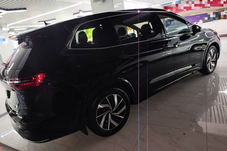 Used Volkswagen Viloran 2020 330TSI Luxury Edition Rear Right 45 Deg