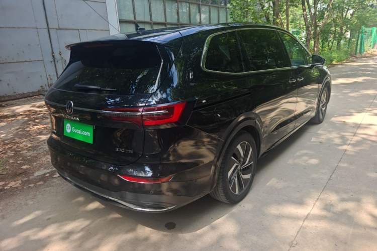 Used Volkswagen Viloran 2020 330TSI Luxury Edition Rear Right 45 Deg