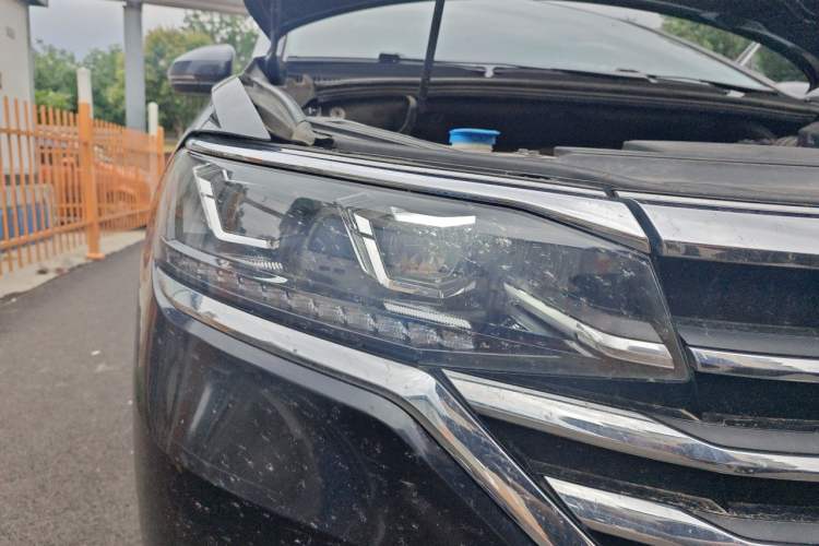 Used Volkswagen Viloran 2020 330TSI Luxury Edition Right Front Headlight