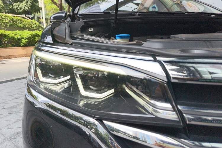 Used Volkswagen Viloran 2020 380TSI Prestige Edition Right Front Headlight