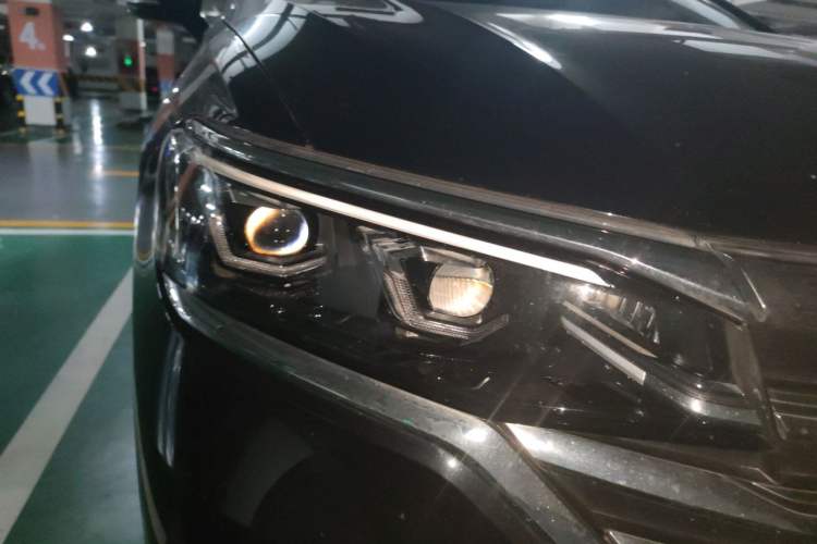Used Volkswagen Viloran 2020 380TSI Prestige Edition Right Front Headlight