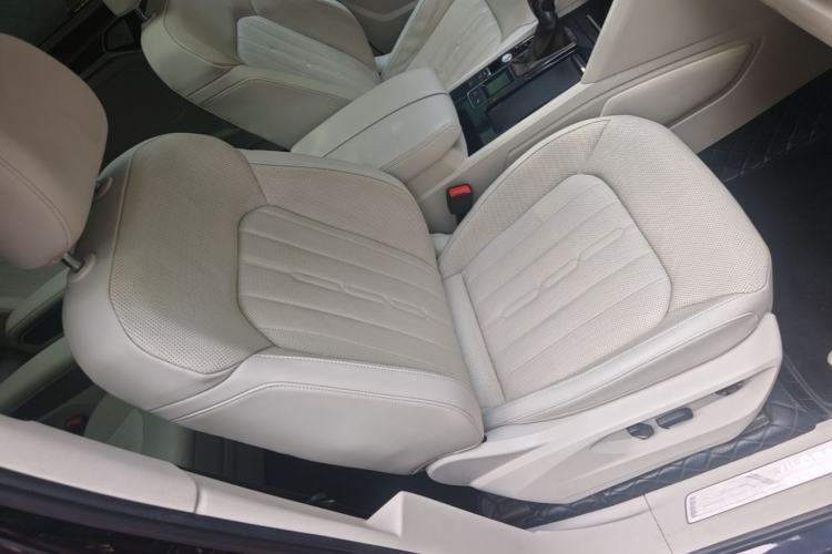 Used Volkswagen Viloran 2020 330TSI Luxury Edition Right Front Seat