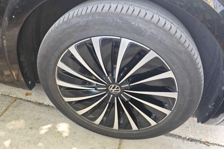 Used Volkswagen Viloran 2020 380TSI Prestige Edition Right Front Wheel Hub