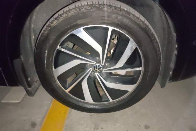Used Volkswagen Viloran 2020 330TSI Luxury Edition Right Front Wheel Hub