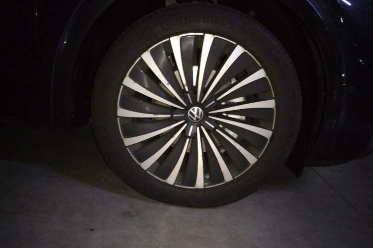 Used Volkswagen Viloran 2020 380TSI Prestige Edition Right Front Wheel Hub