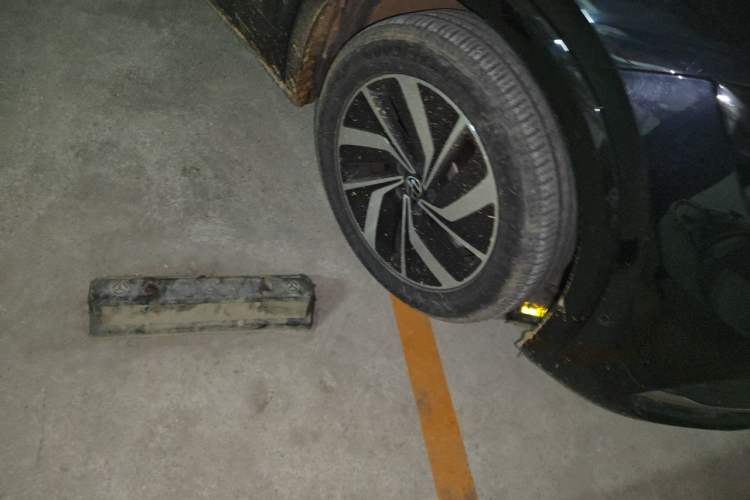 Used Volkswagen Viloran 2020 330TSI Luxury Edition Right Front Wheel Hub