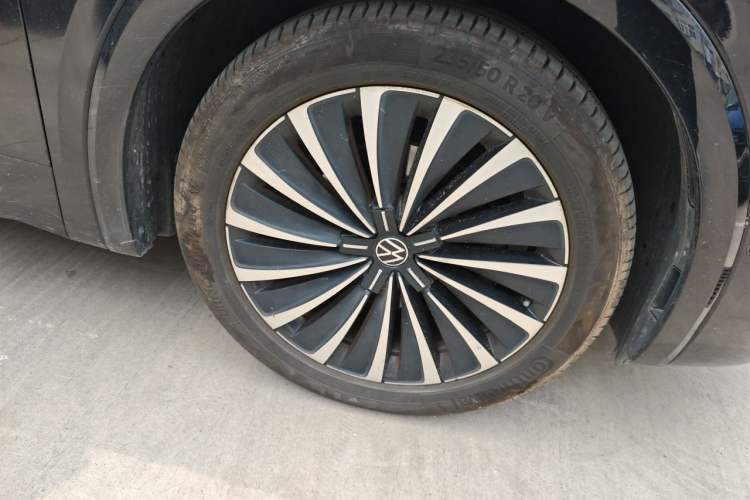 Used Volkswagen Viloran 2020 380TSI Prestige Edition Right Front Wheel Hub