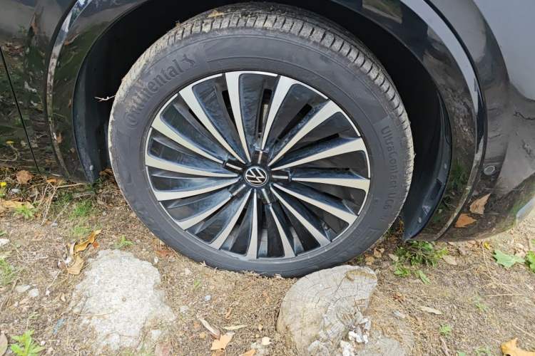 Used Volkswagen Viloran 2020 380TSI Prestige Edition Right Front Wheel Hub