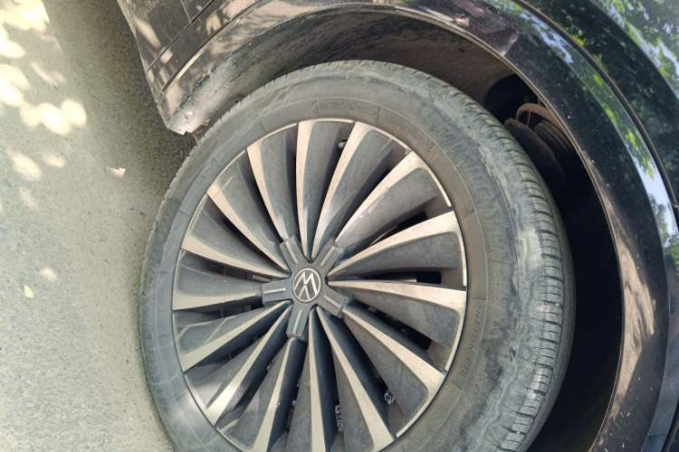 Used Volkswagen Viloran 2020 380TSI Prestige Edition Right Front Wheel Hub