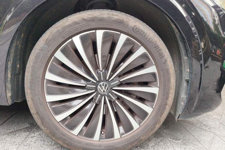 Used Volkswagen Viloran 2020 380TSI Prestige Edition Right Front Wheel Hub