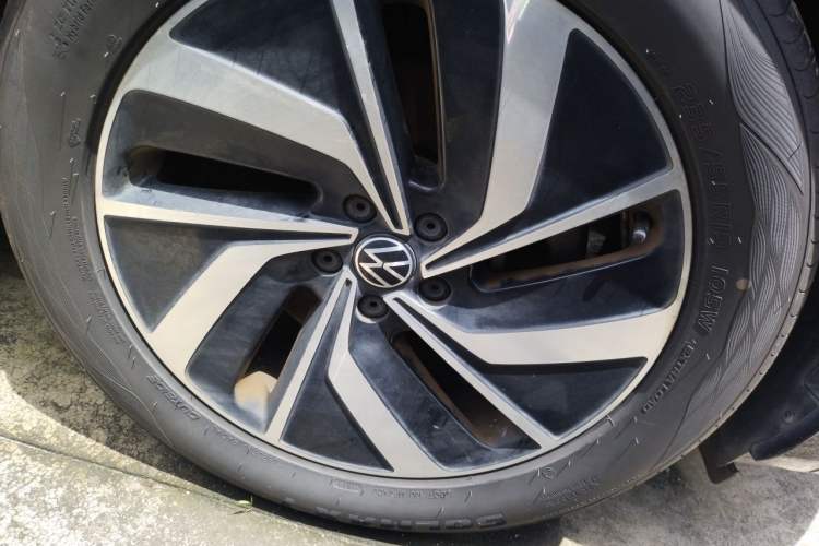 Used Volkswagen Viloran 2020 330TSI Luxury Edition Right Front Wheel Hub