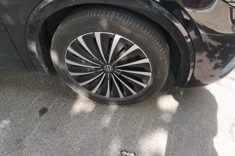 Used Volkswagen Viloran 2020 380TSI Prestige Edition Right Front Wheel Hub