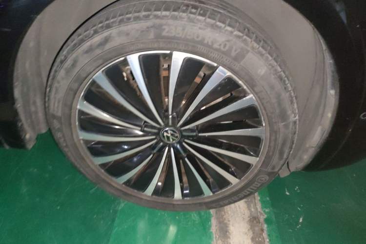 Used Volkswagen Viloran 2020 380TSI Prestige Edition Right Front Wheel Hub