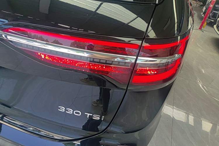 Used Volkswagen Viloran 2020 330TSI Luxury Edition Right Rear Taillight
