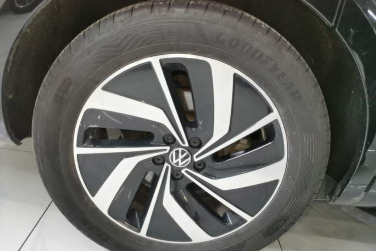 Used Volkswagen Viloran 2020 330TSI Luxury Edition Right Rear Wheel Hub