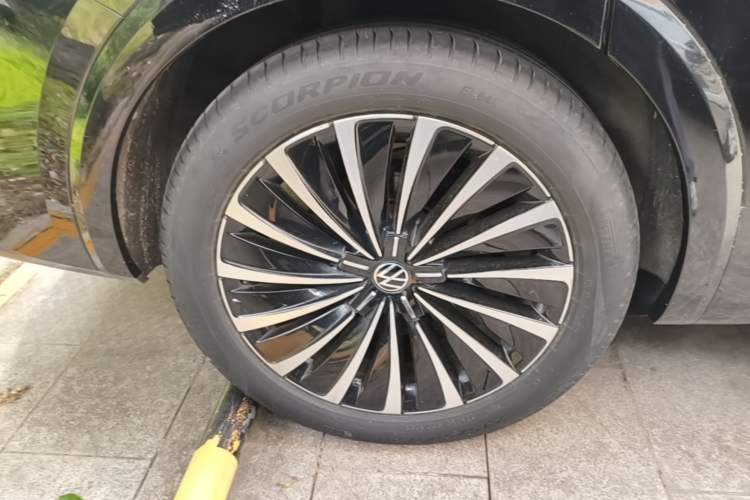 Used Volkswagen Viloran 2020 380TSI Prestige Edition Right Rear Wheel Hub