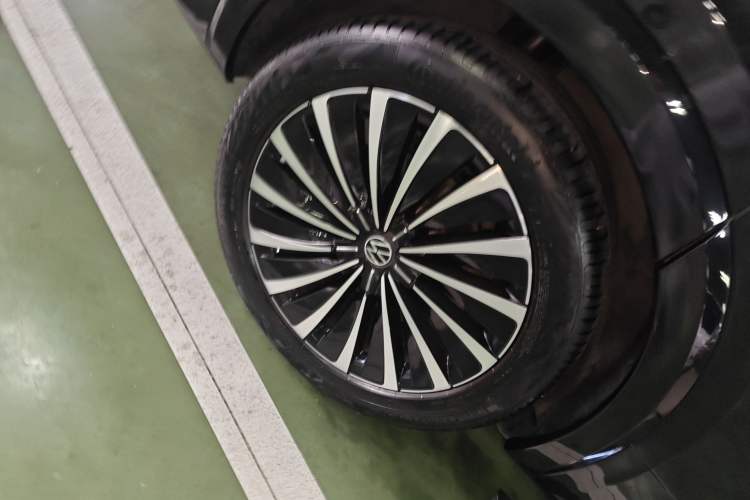 Used Volkswagen Viloran 2020 380TSI Prestige Edition Right Rear Wheel Hub