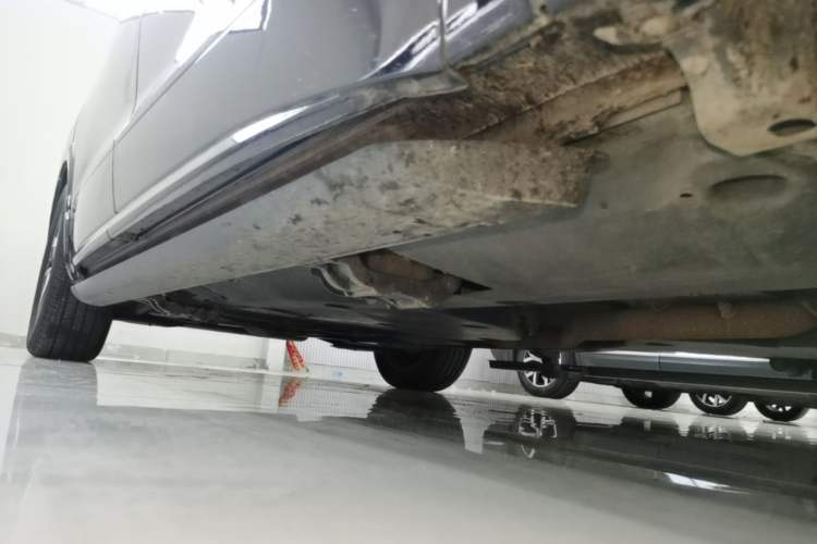 Used Volkswagen Viloran 2020 330TSI Luxury Edition Right Side Sill