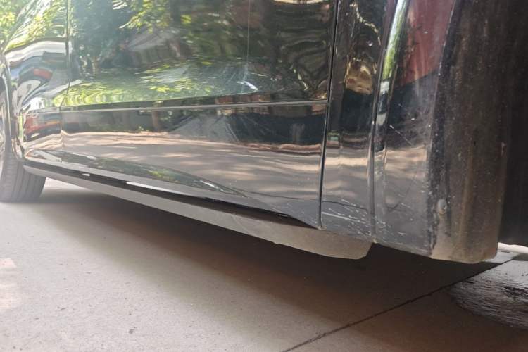 Used Volkswagen Viloran 2020 330TSI Luxury Edition Right Side Sill