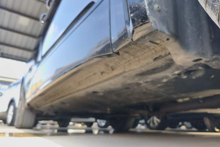Used Volkswagen Viloran 2020 330TSI Luxury Edition Right Side Sill