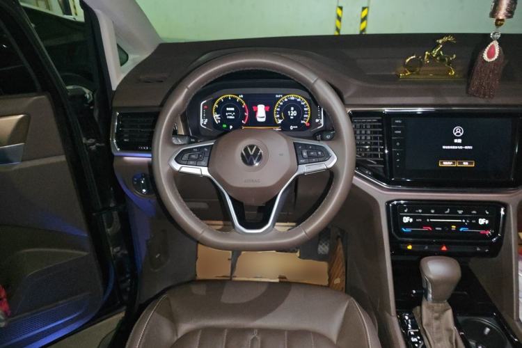 Used Volkswagen Viloran 2020 330TSI Luxury Edition Steering Wheel