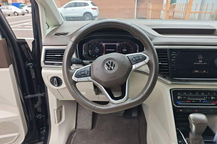 Used Volkswagen Viloran 2020 330TSI Luxury Edition Steering Wheel