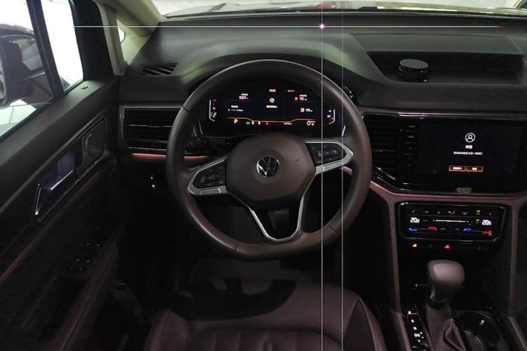 Used Volkswagen Viloran 2020 330TSI Luxury Edition Steering Wheel