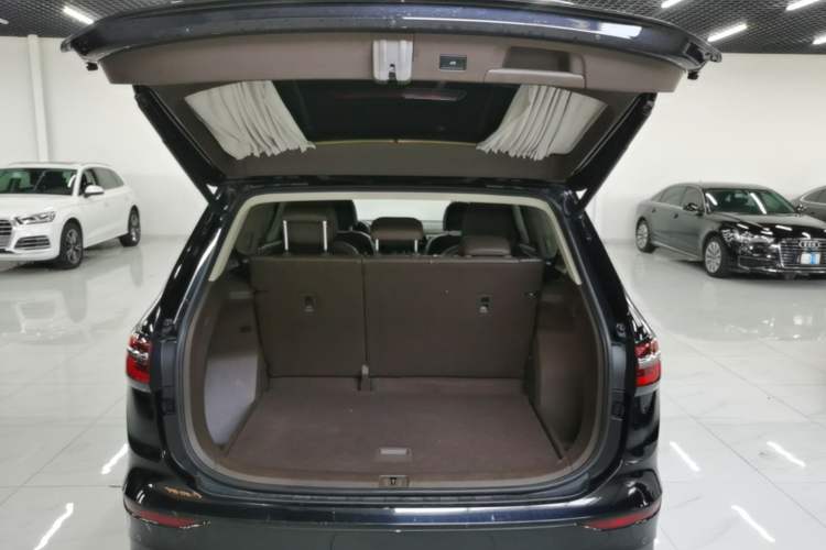 Used Volkswagen Viloran 2020 330TSI Luxury Edition Trunk