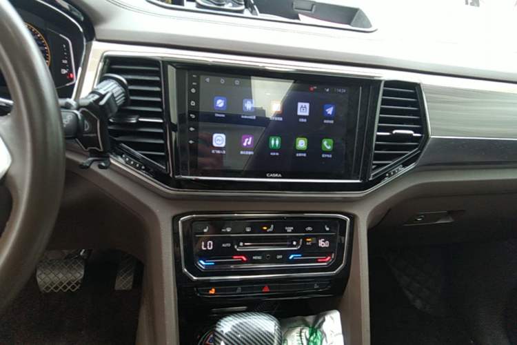 Used Volkswagen Viloran 2020 330TSI Luxury Edition Audio And AC Panel