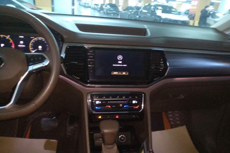 Used Volkswagen Viloran 2020 330TSI Luxury Edition Audio And AC Panel