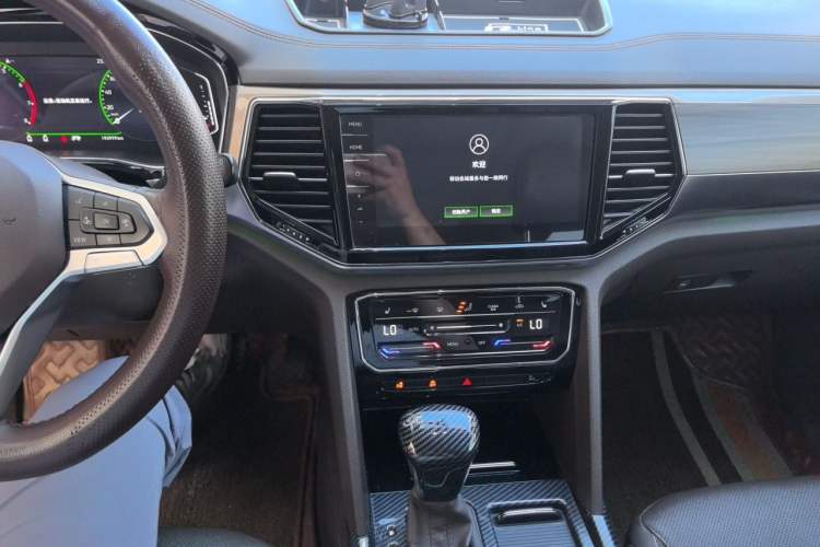 Used Volkswagen Viloran 2020 330TSI Luxury Edition Audio And AC Panel