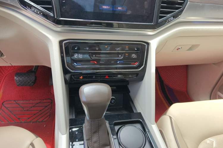 Used Volkswagen Viloran 2020 380TSI Flagship Edition Audio And AC Panel