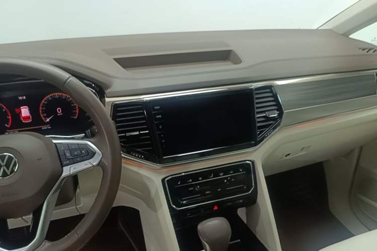 Used Volkswagen Viloran 2020 380TSI Prestige Edition Audio And AC Panel