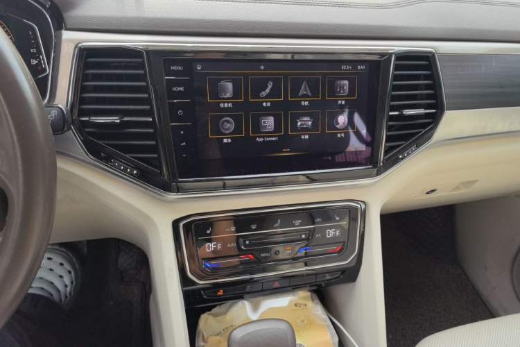 Used Volkswagen Viloran 2020 330TSI Luxury Edition Audio And AC Panel