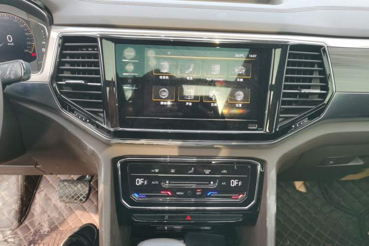 Used Volkswagen Viloran 2020 330TSI Business Edition Audio And AC Panel