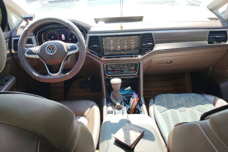 Used Volkswagen Viloran 2020 330TSI Luxury Edition Center Console