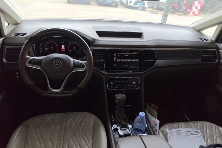Used Volkswagen Viloran 2020 330TSI Business Edition Center Console