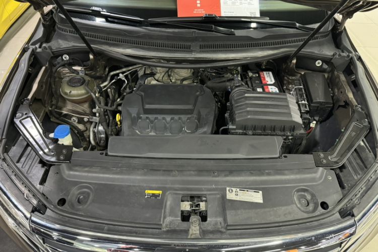 Used Volkswagen Viloran 2020 330TSI Luxury Edition Engine Bay