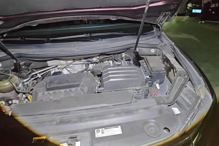 Used Volkswagen Viloran  Engine Bay Left